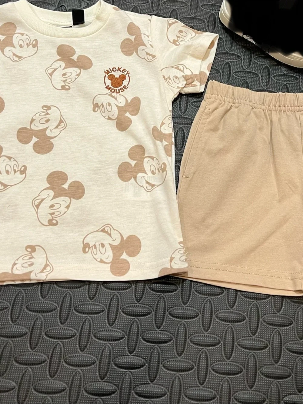 Disney Kids Beige & Cream Mickey Mouse Matching Set